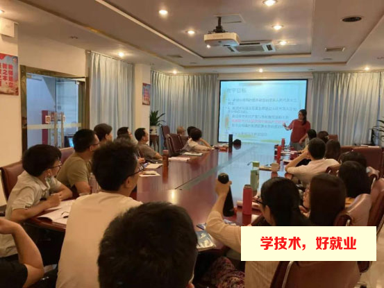 廣州白云工商技師學(xué)院注重學(xué)生的思想教育