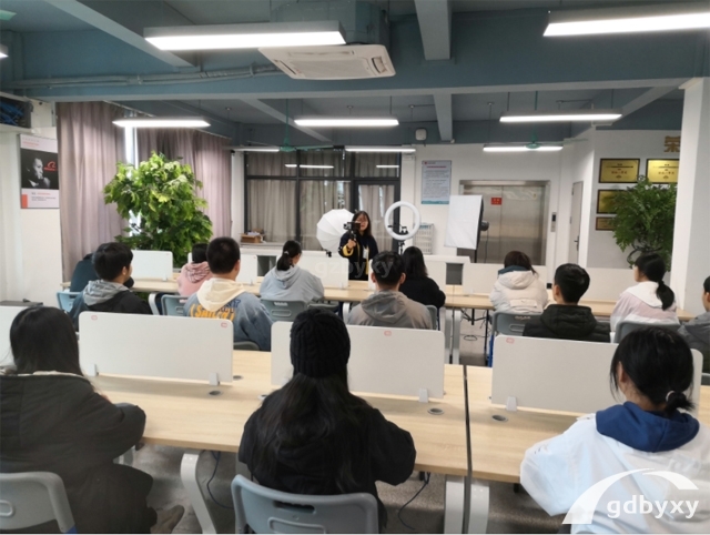 電子商務專業求職方向多嗎,運營文案美工