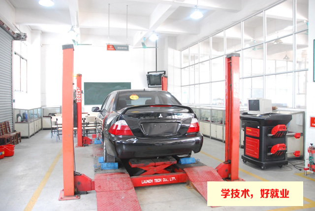 怎么選擇適合自己的汽車(chē)修理技校？